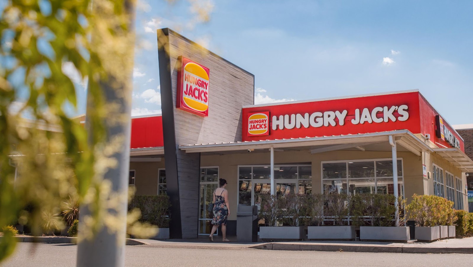 <u>Query</u>: Lady in a sundress going to eat fast food on a sunny day<br>
      <u>Named Entity</u>: Hungry Jacks