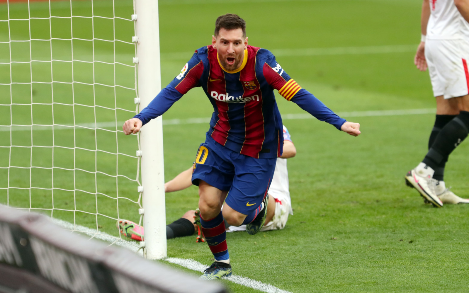 <u>Query</u>: Captain of the Argentina national football team celebrating after scoring a goal<br>
      <u>Named Entity</u>: Lionel Messi