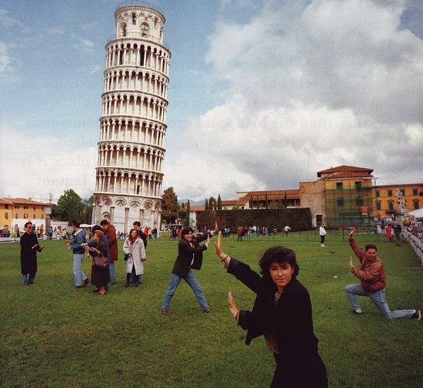 <u>Query</u>: A large crowd of visitors posing for pictures with a tower famous for its unstable foundation<br>
      <u>Named Entity</u>: The Leaning Tower of Pisa